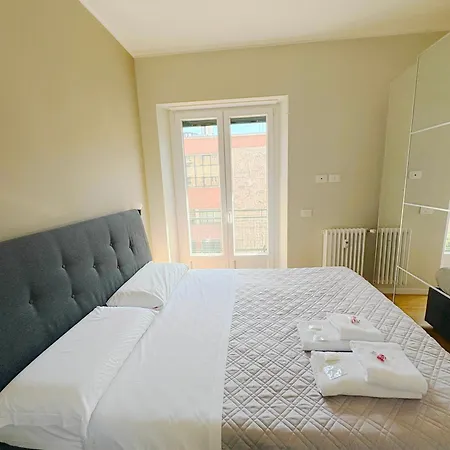 Cucca In Apartamento Milán