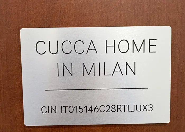 Cucca In Appartamento Milano